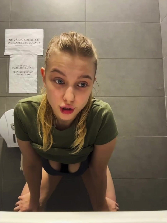 JuiceLussie: Kobiecy wytrysk w miejscach publicznych i Flash Big Ass