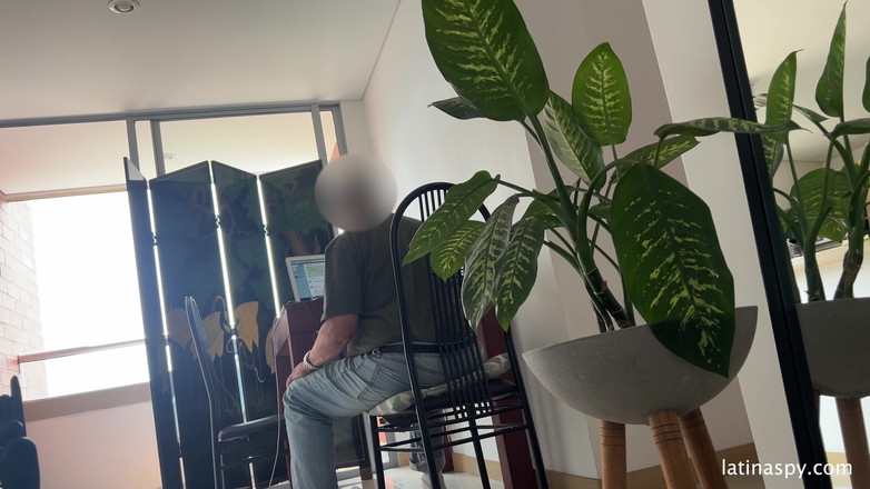 Latinaspy: La cameriera con un culo enorme pulisce apt poi masturba...