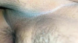 Zweten, klaarkomen en spuiten: ondeugende bull laat me meerdere keren klaarkomen, mijn druipende poesje maakt de camera nat