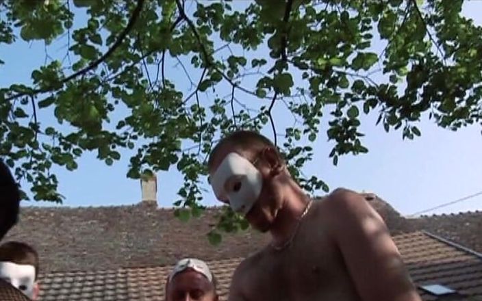 Planete Francaise: Otäck fransk blondin blir dped och ansiktsbehandling i utomhus gruppknull