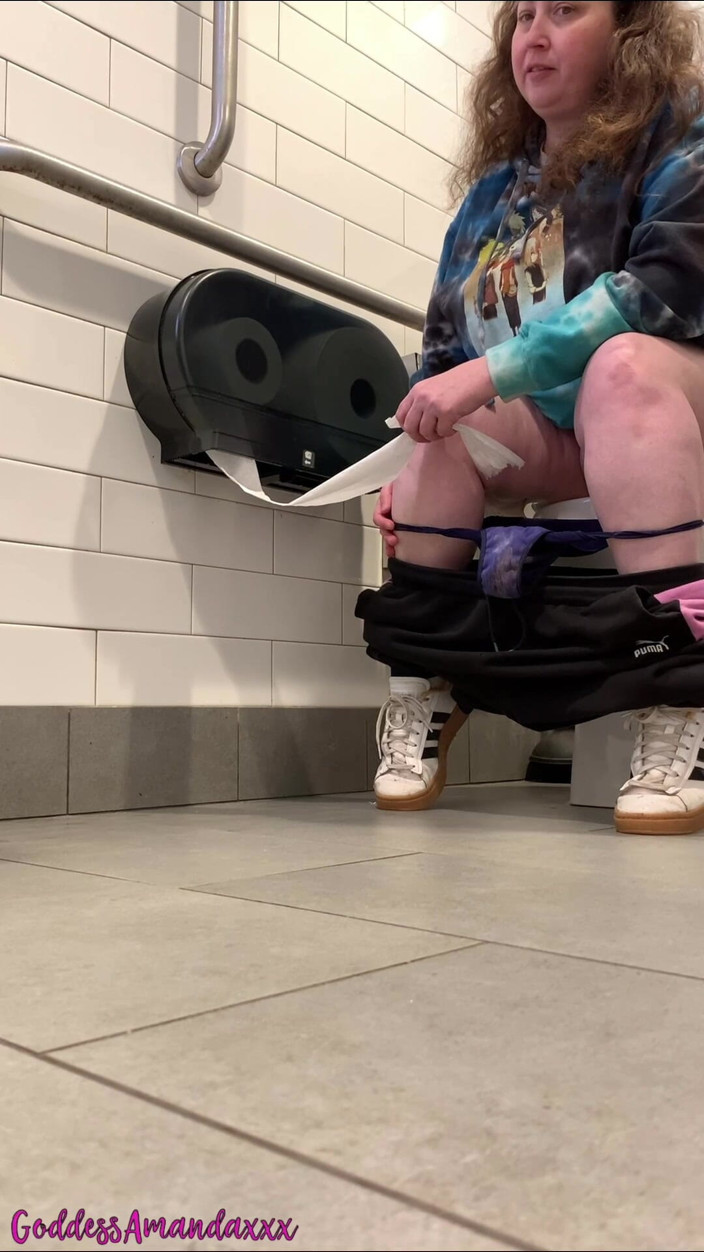 Goddess Amanda: Fat Pussy Peeing in Public Toilets