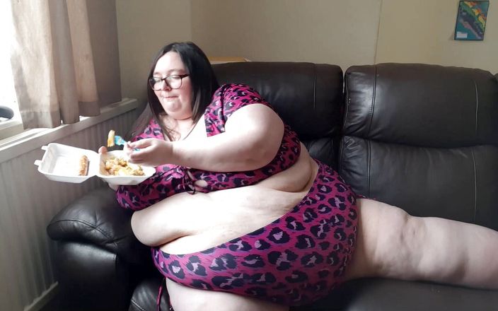 SSBBW Lady Brads: 超级肥胖的白人美女穿着比基尼塞满她的脸