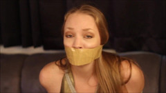 Selfgags classic: 舞会女王被绑住，堵嘴并藏起来过夜！