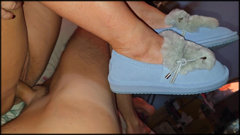 Anna Fire: Styvmamma i fluffiga Ugg stövlar vill ha sperma i hennes...