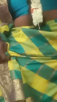 Makcik panas Tamil Saree berkongkek di rumah