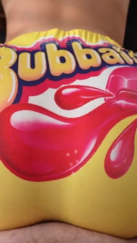 Šukání holky s velkým zadkem v Bubbaloo Kraťasech