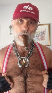 Un beau-père allume son gars