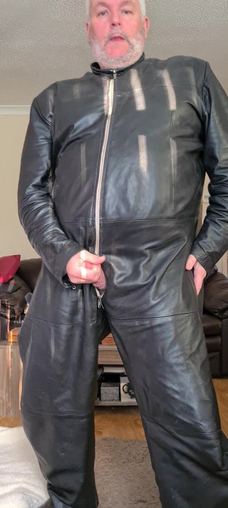 Leatherman63: Leather Wank