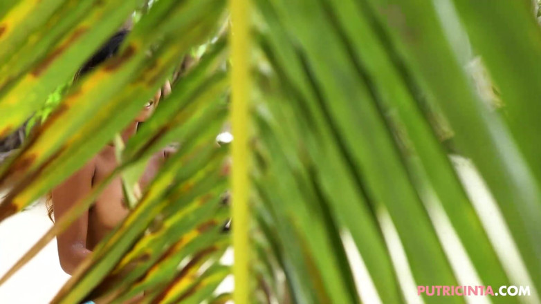 Putri Cinta: Asian babe Putri Cinta in 'Palm Beach'