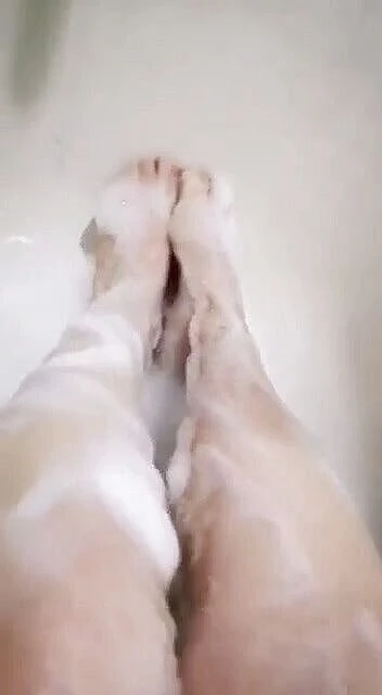Erotic college: My legs like play with big bools