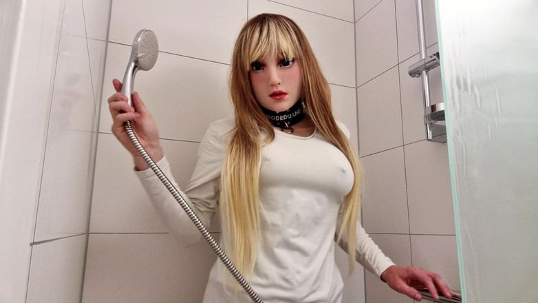 Hooded June: Áo sơ mi trắng ướt át trong phòng tắm! Bạn có muốn đi...