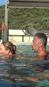 V zákulisí all natural milf julia north podvodní soft v bazénu