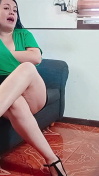 Sayang, kamu suka banget sama penampilanku, aku lelah, kamu boleh ngasih aku pijat?