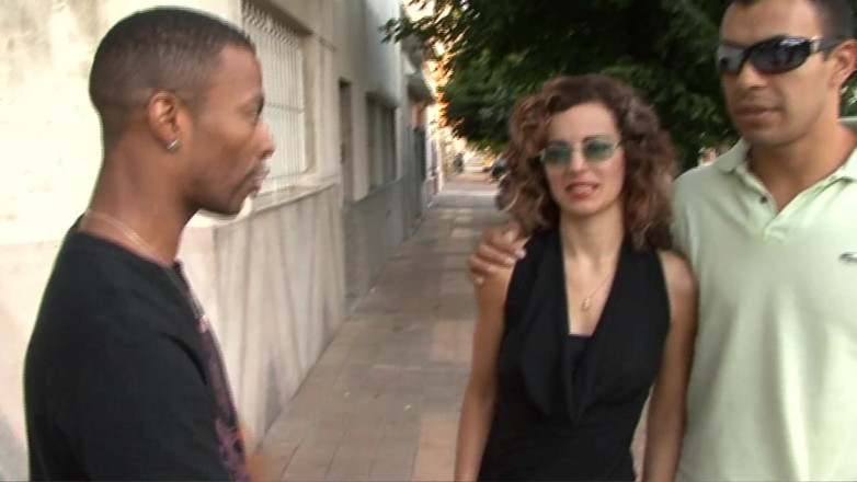 Real Home Made: Un cocu regarde sa jolie femme se faire baiser par...