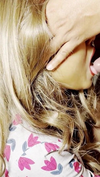 热辣好色的继妹也想被她的继兄弟干