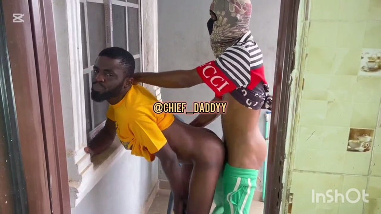 Chief_daddyy: Me invitó cuando no hay nadie en casa.