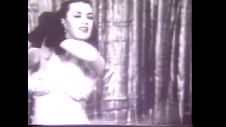 The Unforgettable: Dancing tira a roupa