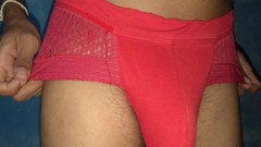 Hot Kolla: Chudák twink chlapec ukazuje své roztrhané volné spodní prádlo, darovat...