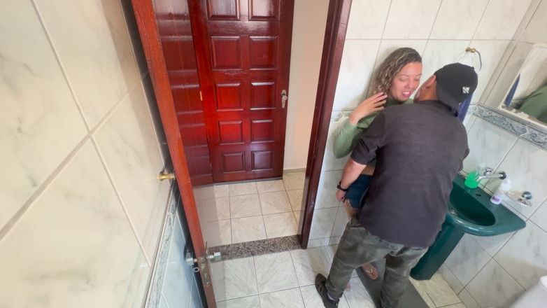 Victor SweetCoupleStories: Ein reibt sich an seiner stiefschweette im badezimmer