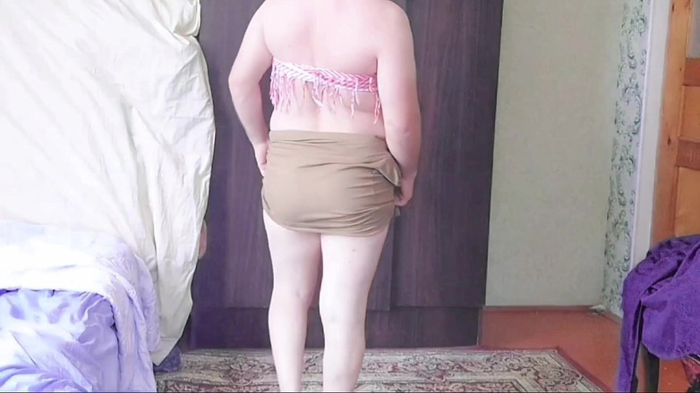 Kitty_Cross: Nádherná Sissy Semaje se při tanci svůdně na jevišti