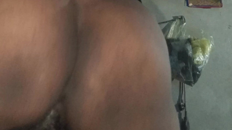 Thirsty pussy girl: Questo è il mio nono video, la zia si siede su...