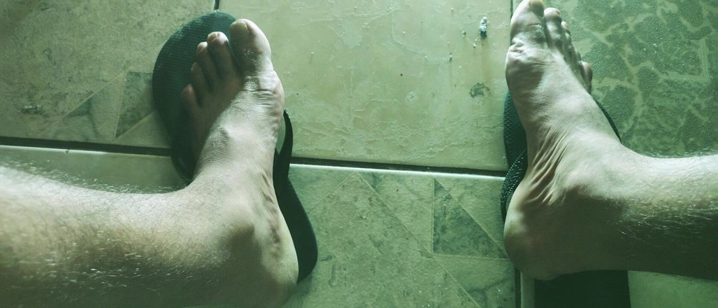 Stink HairyMale: Foot Fetiš A Kouření