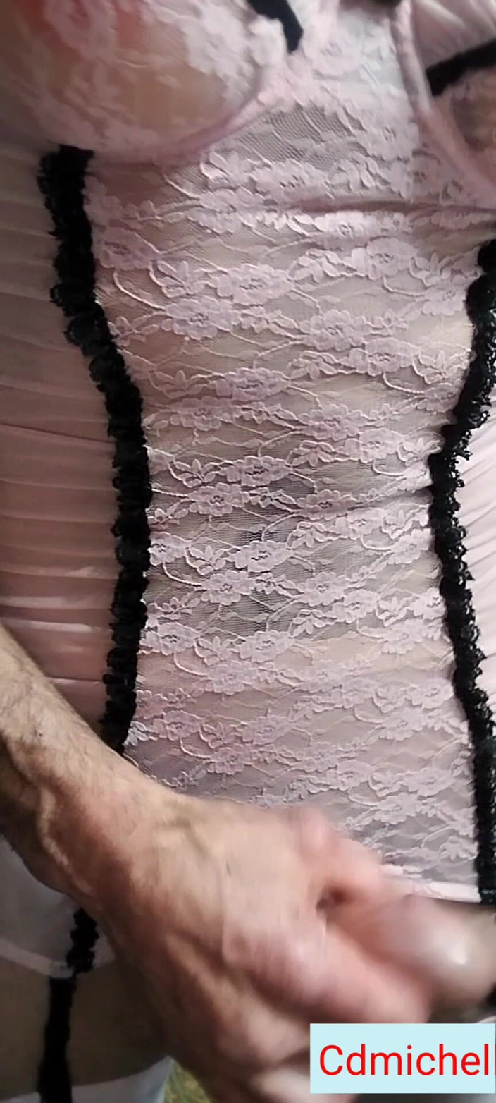 Crossdressers Cd Michelle wearing sexy lingerie: Cdmichelle con lencería sexy blanca jugando con la polla hasta...