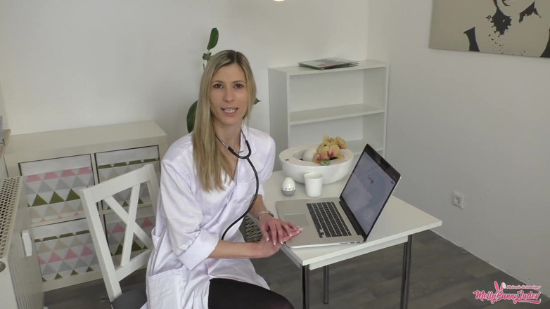 Mellybunnyluder: De spermabankverpleegster pompte vol in plaats van de monsterbeker. En...