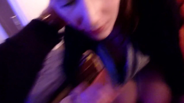 Viktoria Goo: 縛られ、犯され、白いナイロンストッキングで締め付けられる