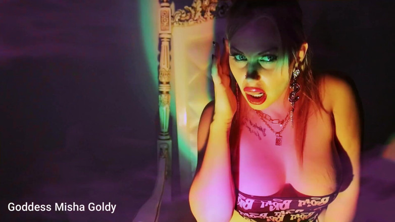 Goddess Misha Goldy: Indulge back to your smoking obsession and be Mine!