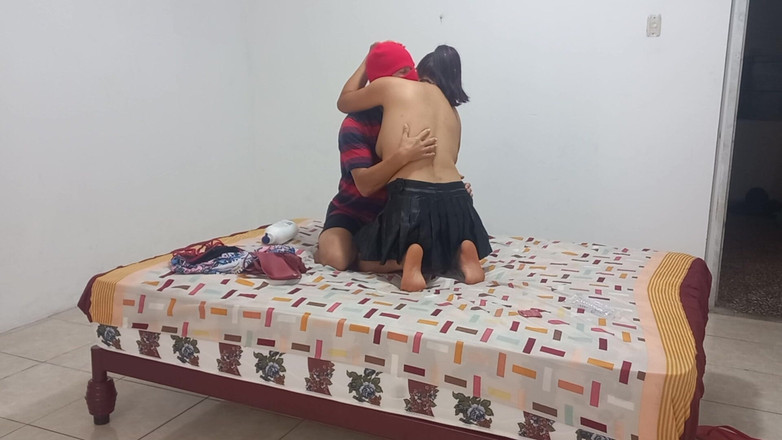 Martin13: Îmi place când penisul fratelui meu vitreg mângâie interiorul vaginului...