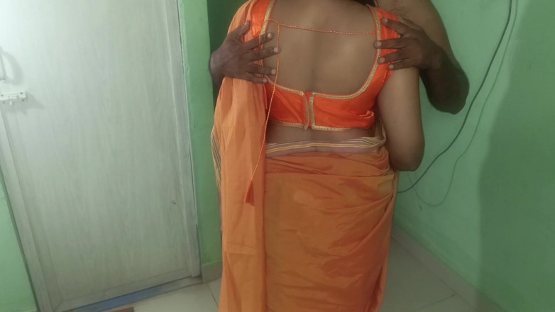 Wonder: Wanita Glamor berkahwin Oren Saree romantik berdiri