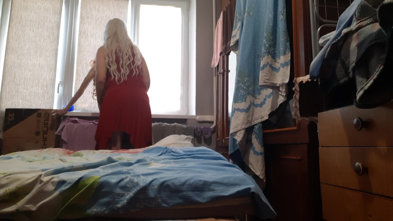 Lesbian-candys: La matrigna bionda seduce la figliastra rossa e la scopa...