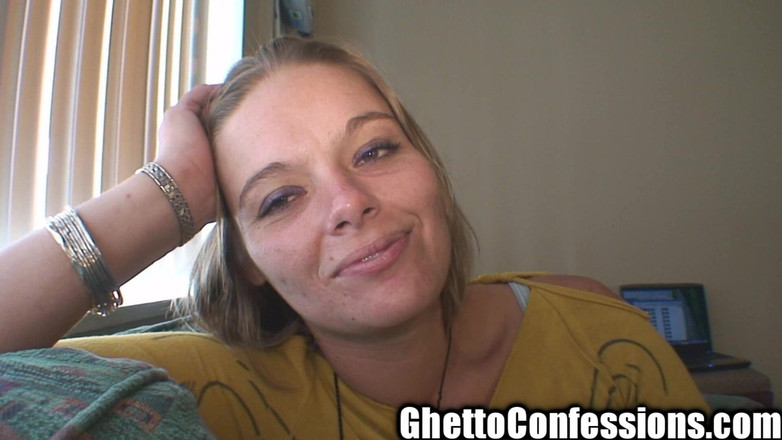 Ghetto Confessions: खुश आकर्षक यहूदी बस्ती वुड्स वेश्या अच्छी तरह से लंड चूसती है