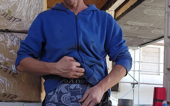 Chris_snoopy_91: Pissing Mastubing Fingering and a Dildo Fuck While Working