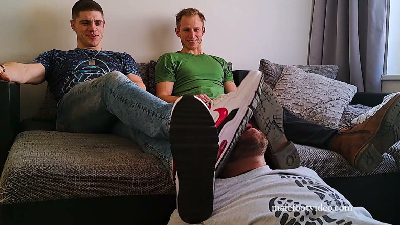 Czech male foot: Cupak ve Masina'nın tabanlarına hizmet eden çifte adanmışlık