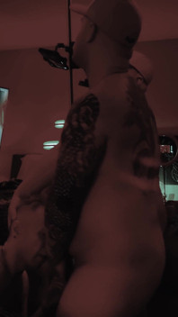 Bratty sub dostane vymrdaná hrdlo za to, že mu o tom mluví