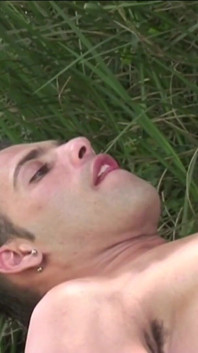 Video exclusivo a pelo: follada anal cachonda al aire libre entre gays hambrientos
