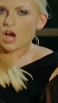 Si Blonde Kembali - Dikongkek Keras Dari Belakang