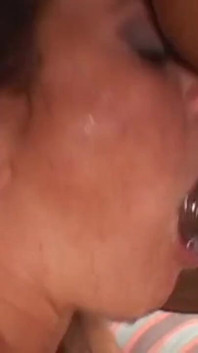 Savannah Stern et Justin Magnum et Tony T et Trent Tesoro sucent des éjacs faciales avec double pénétration, gokkum, prox137