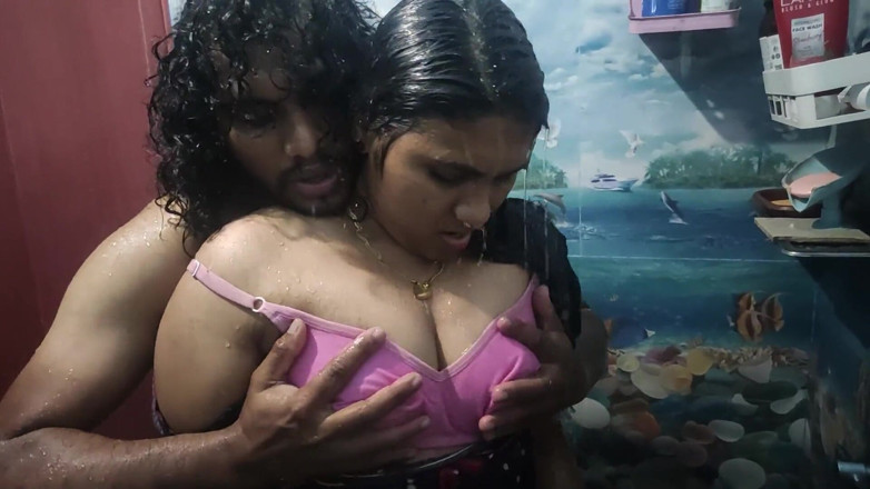 Vaishnavysharunraj: Malayali Couple Hot Bath Romance with Sex in Bathroom, Mallu...