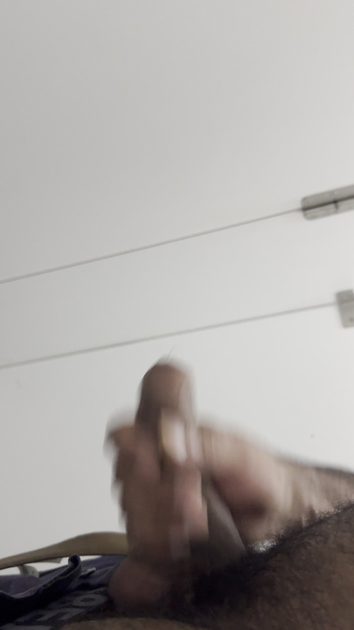 Wesley Fudedor: Rycker iväg i ett offentligt toalett