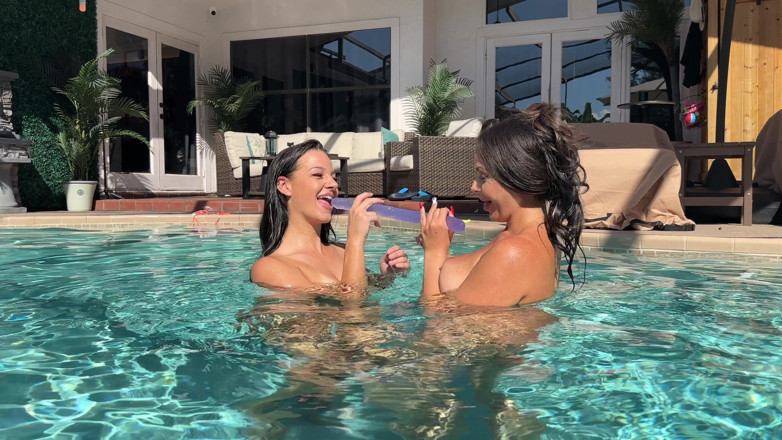 Evelin Stone: Kiki Evelin Ready to Hire Sweaty Pool Dbl Sided Dildo...