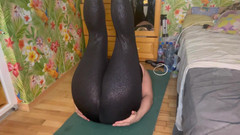 Putarankahotmilf: Jóga s análním kolíkem a stříkání na můj vlastní obličej