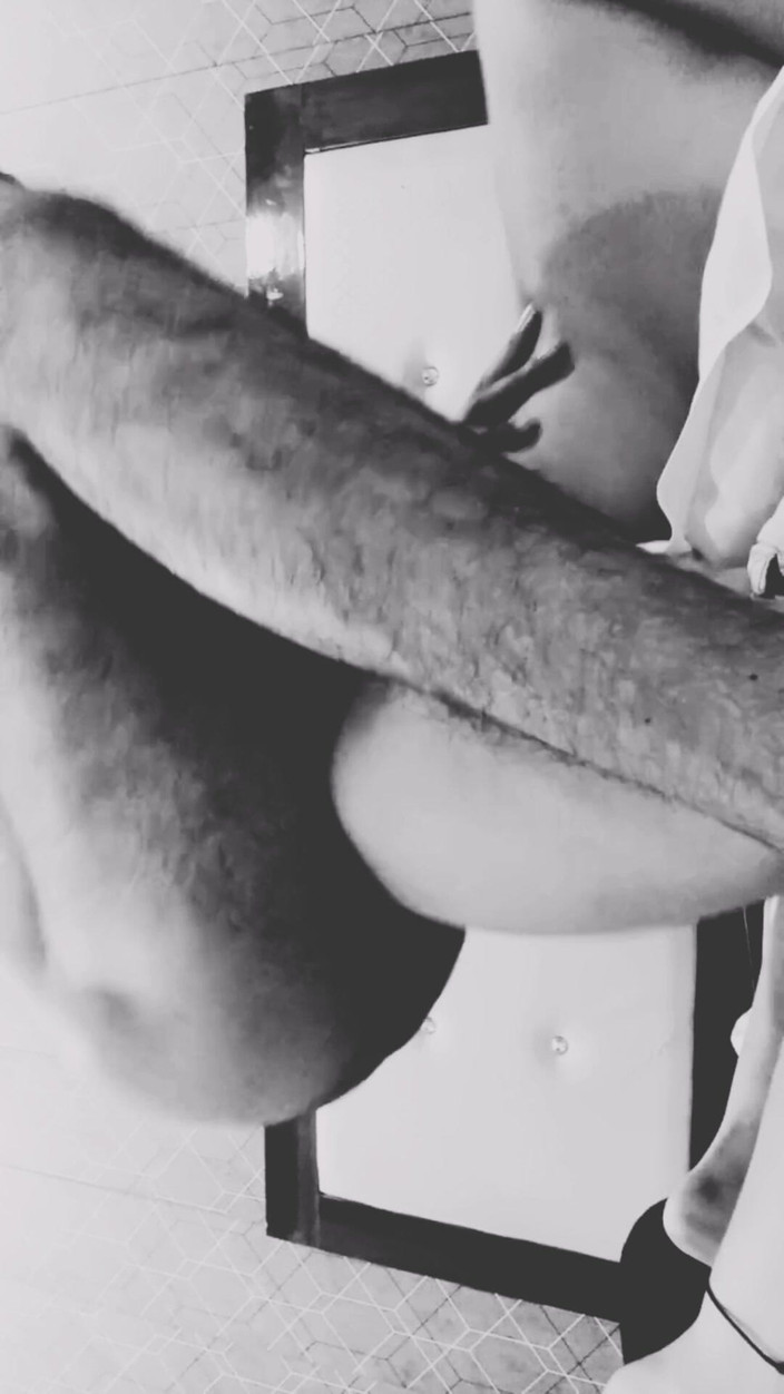 Rishi: Bahar Nikalo Mar Jaugi Me Aaram Se Kro Makan Malik...