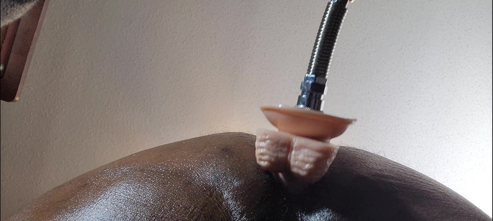 Truestarr: Maszyna do seksu mnie pieprzy. Ogromny dildo