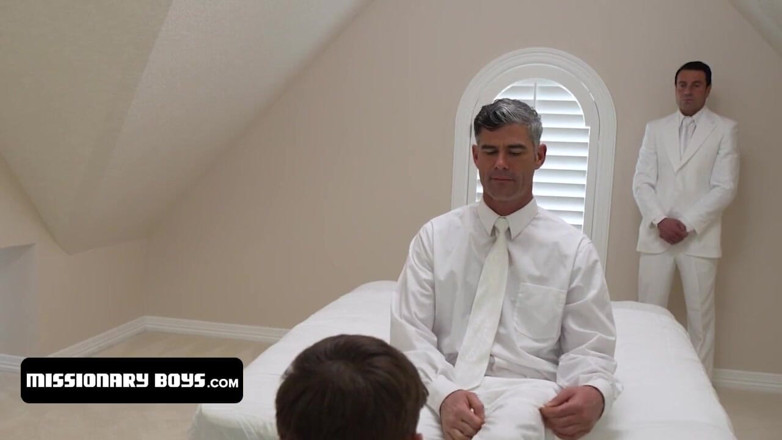 Missionary Boys: dubla mishanri larka tang chhed apne mishanri sahyogiyon ke saath...