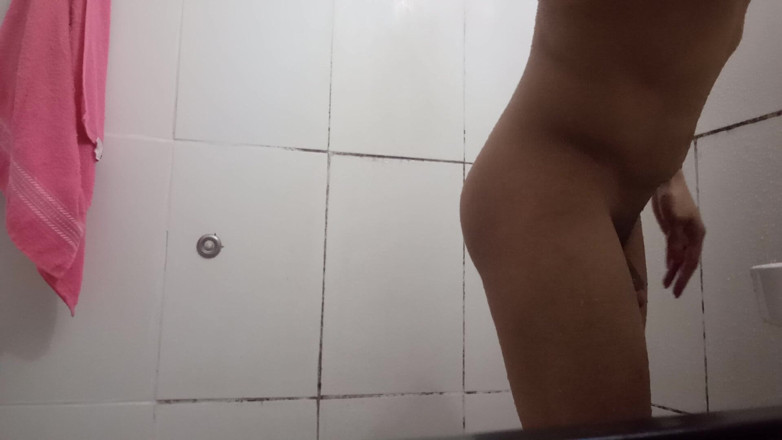 AngelMature: Dans un peu pendant que je vais chez mon voisin,...