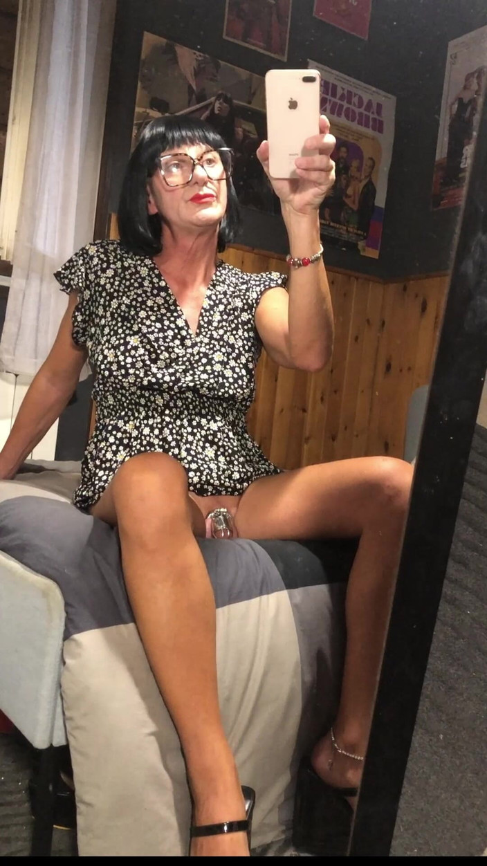 Andreina Naty: Acting Silly in My Little Room