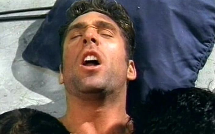 Gay 90's Vintage Porn: Esplorazione di corpo maschile audace # 1